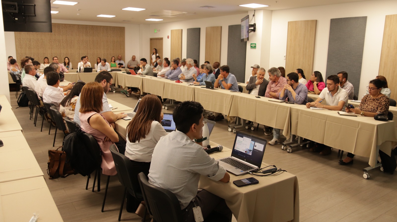 ¡Los empresarios de Palmira conocieron el nuevo Plan de Ordenamiento Territorial! -
