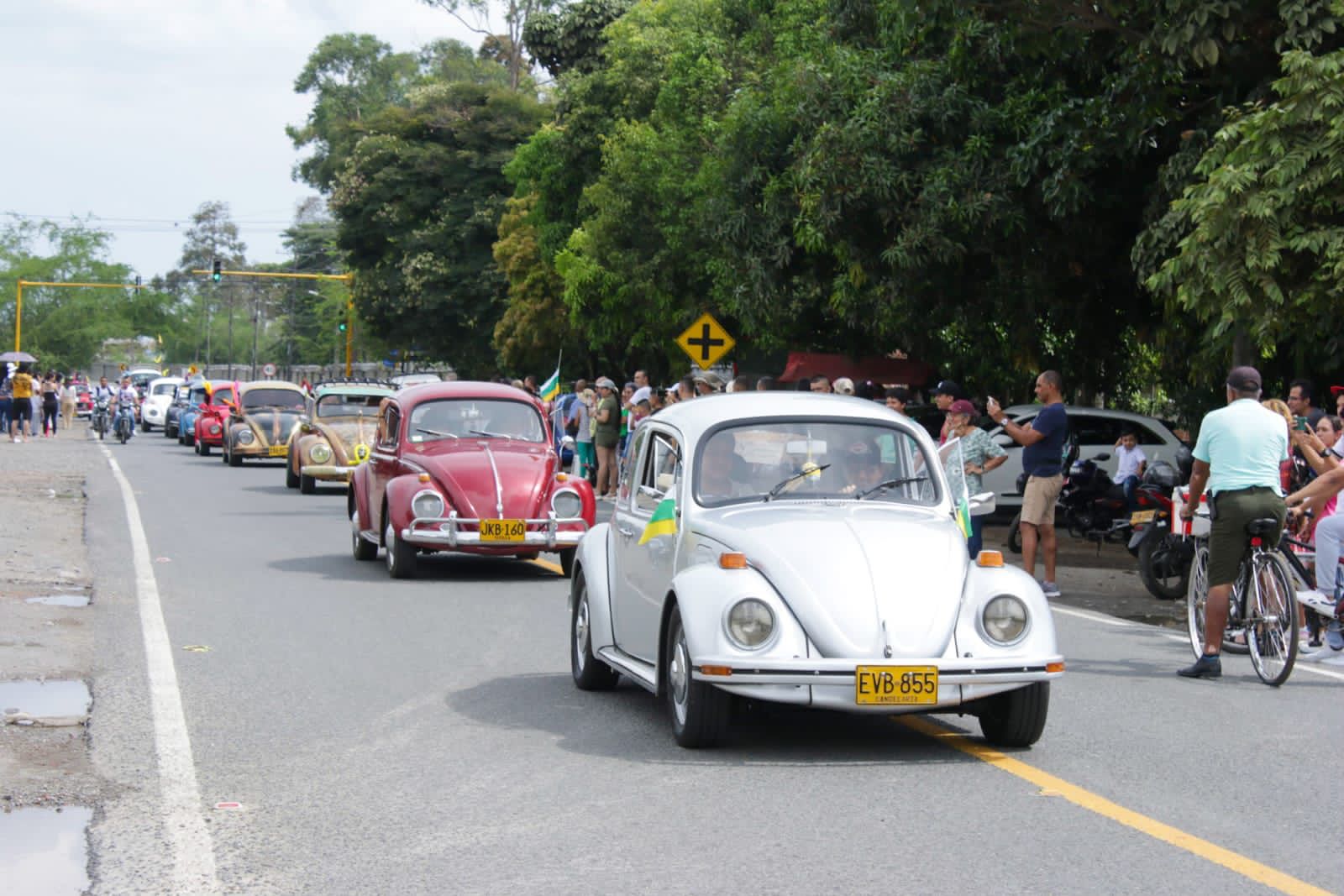 Autos Clásicos y Antiguos engalanaron las calles de Palmira en el tercer día de la 47 Fiesta Nacional de la Agricultura -