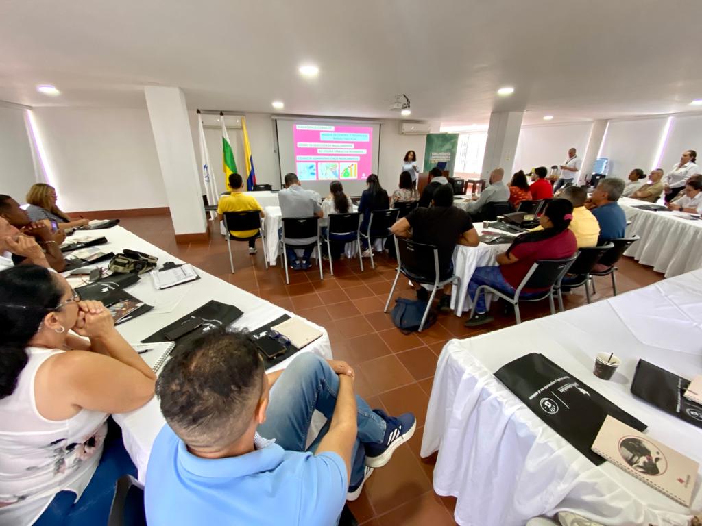 Capacitamos a productores porcícolas de Palmira sobre buenas prácticas en el manejo de medicamentos veterinarios y educación económica y financiera