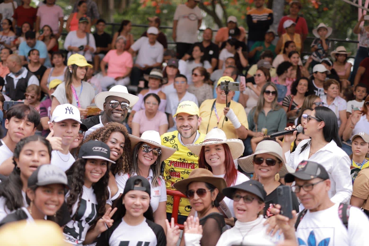 Cientos de personas disfrutaron del segundo día de feria con el concierto y muchas actividades más -