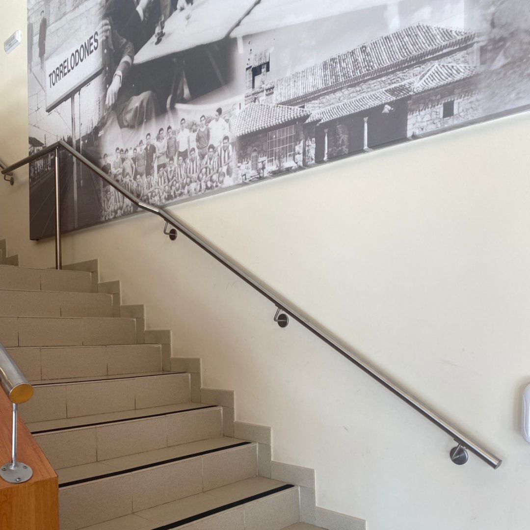 El edificio de Servicios Sociales de Torrelodones acondicionado para personas invidentes o con discapacidad