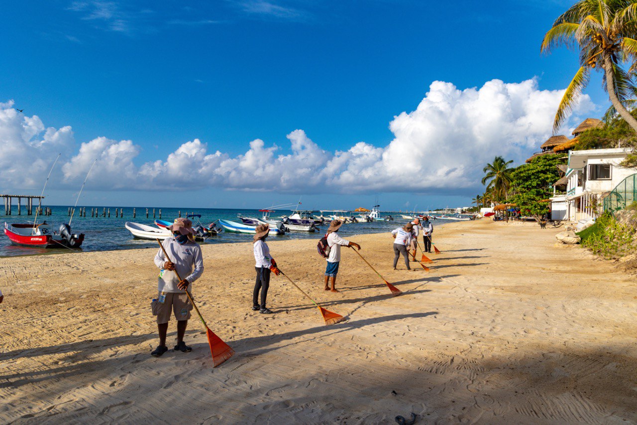 Gobierno de Solidaridad recupera playa “El Recodo” con arena de sargazo – H. Ayuntamiento de Solidaridad