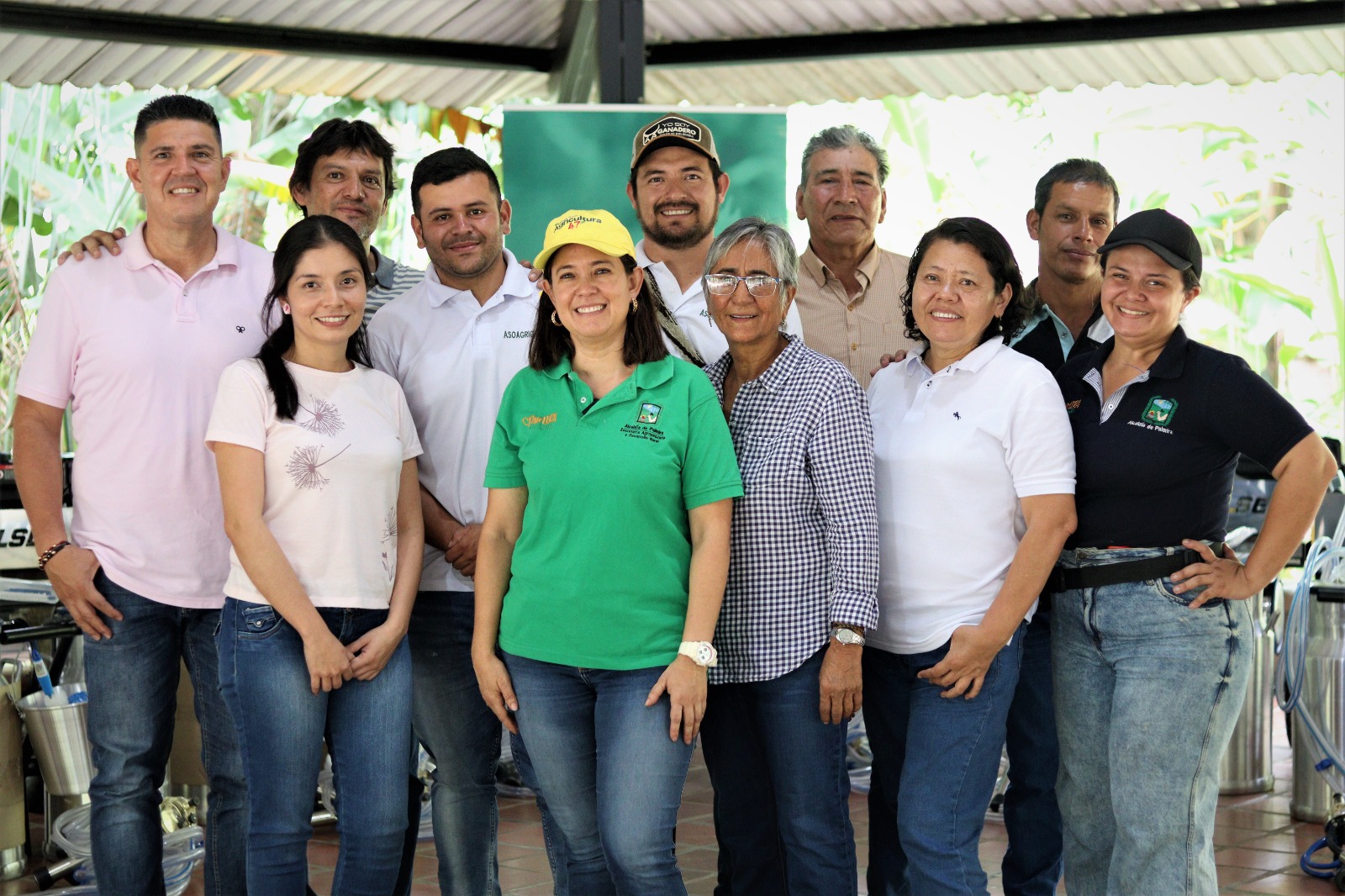 La Alcaldía de Palmira entregó seis equipos de ordeño mecánico a emprendedores rurales palmiranos -
