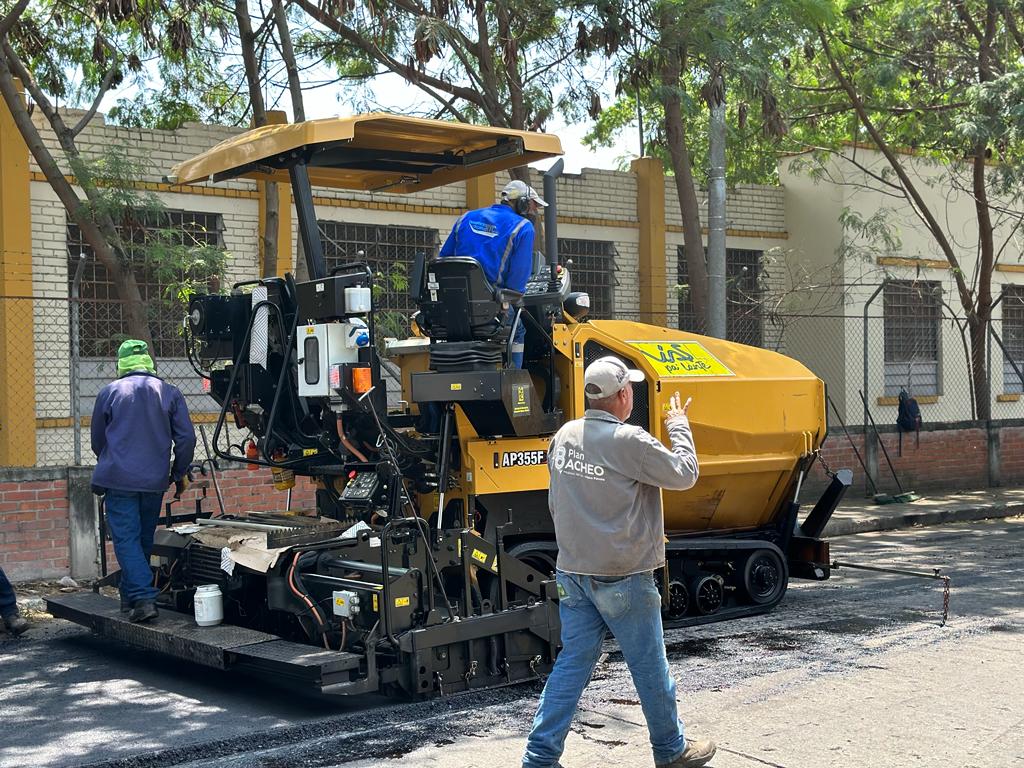 Labores de Bacheo avanzan con éxito en diferentes barrios de la ciudad, llevamos más de 50.000 m2 intervenidos -