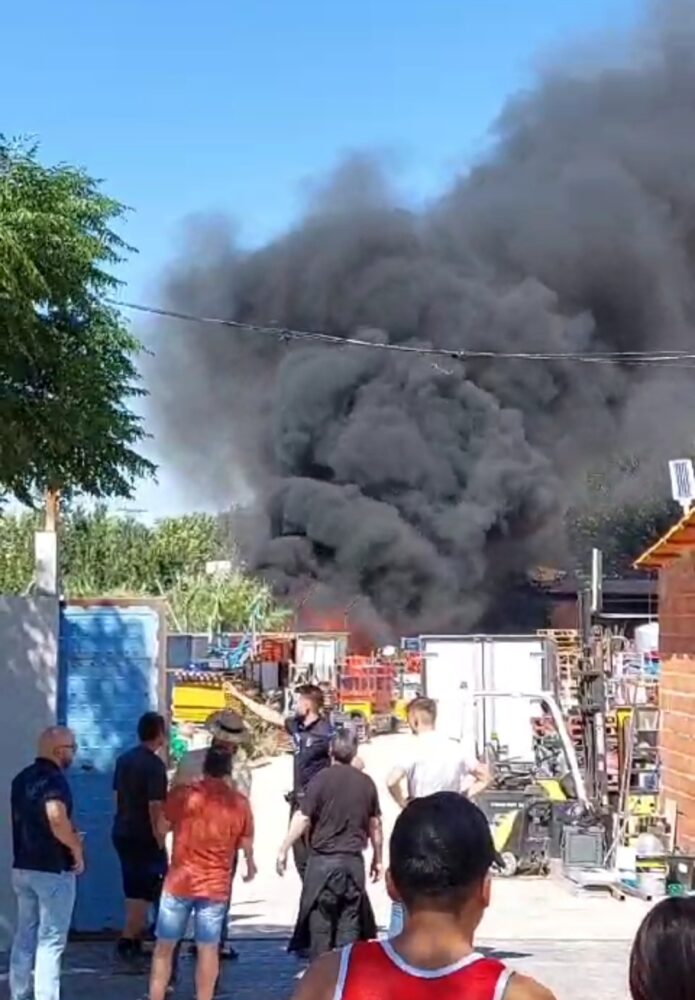 POLICIA LOCAL RESCATA A UN PERRO DE UN INCENDIO