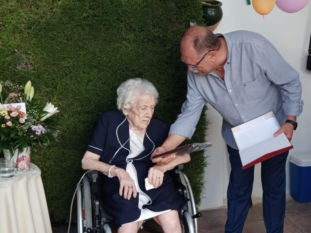 Quintanar de la Orden homenajea a Piedad Iniesta en su 104 cumpleaños