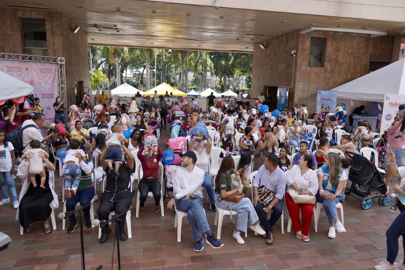 ¡Éxito total en la primera 'Lactatón' de Palmira! Más de 250 mamás participaron de este espacio -