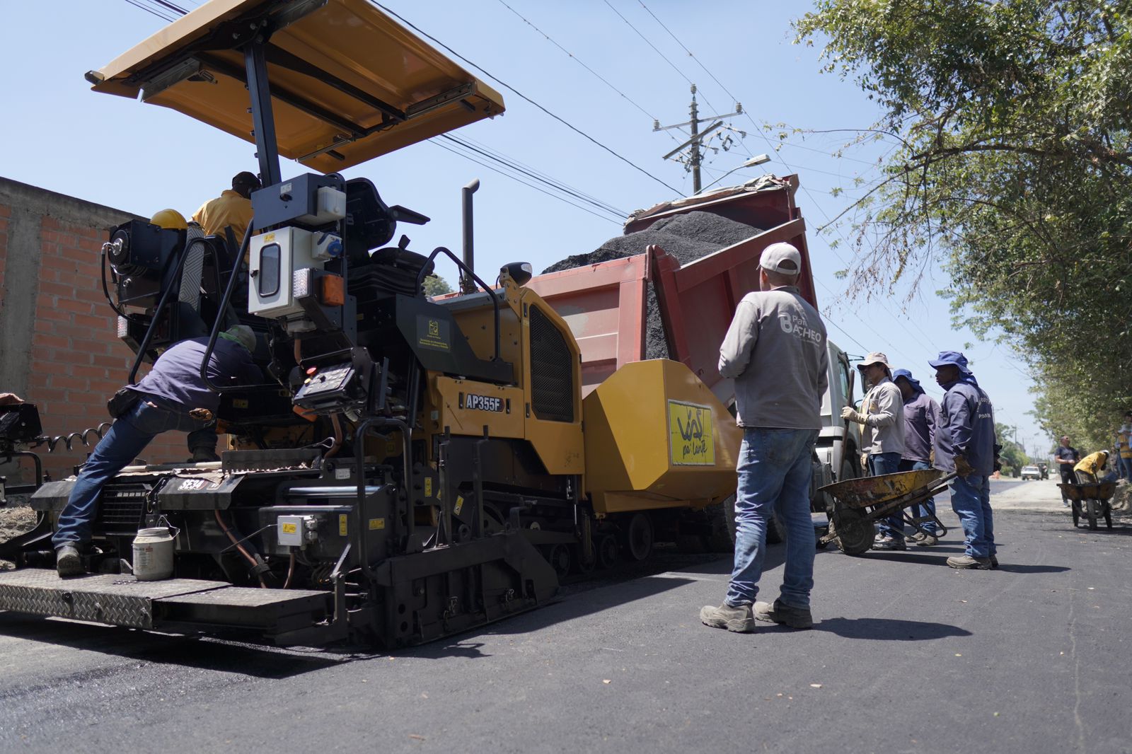 ¡Pavimentamos el primer tramo de 200 metros del callejón La Trocha! -