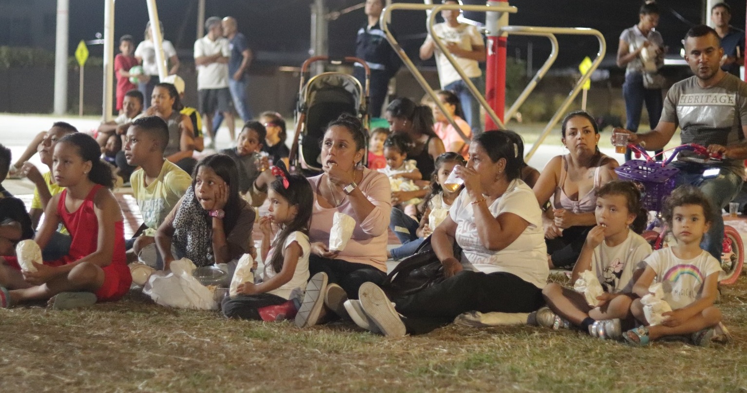 Así se vivió una nueva jornada de ‘Cine al Barrio’ en La Italia, sector Turín -