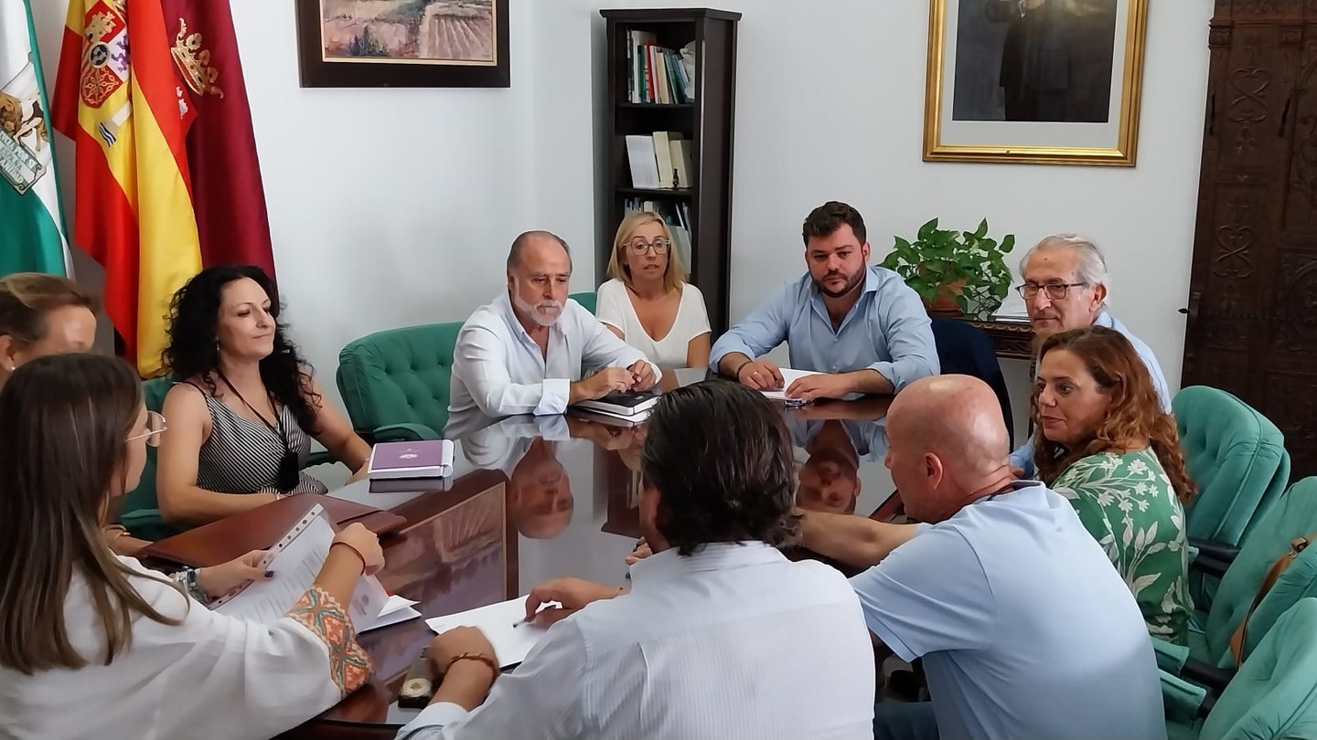 Cáritas presenta al Equipo de Gobierno su acción social y objetivos en Arcos