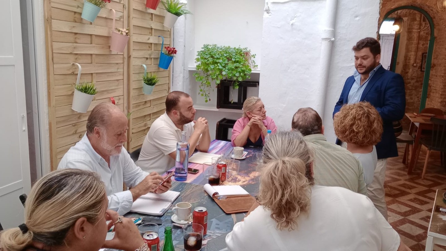 El Gobierno local escucha las propuestas de los vecinos del casco antiguo