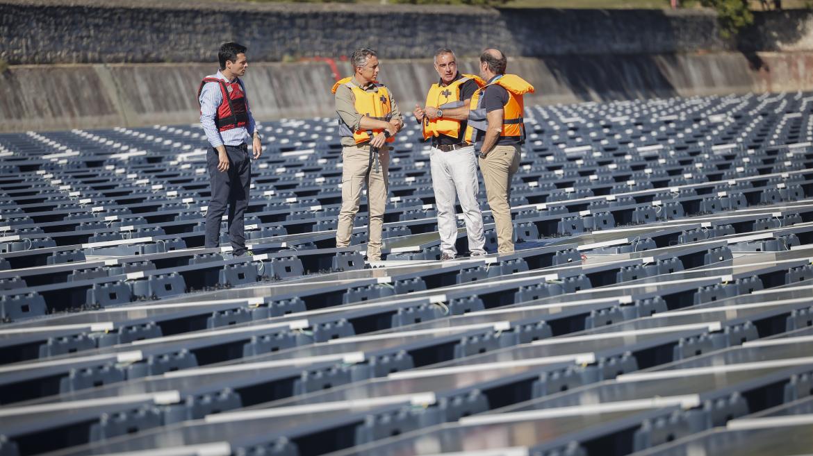 La Comunidad de Madrid estrena su primera instalación fotovoltaica flotante para producir energía limpia y renovable