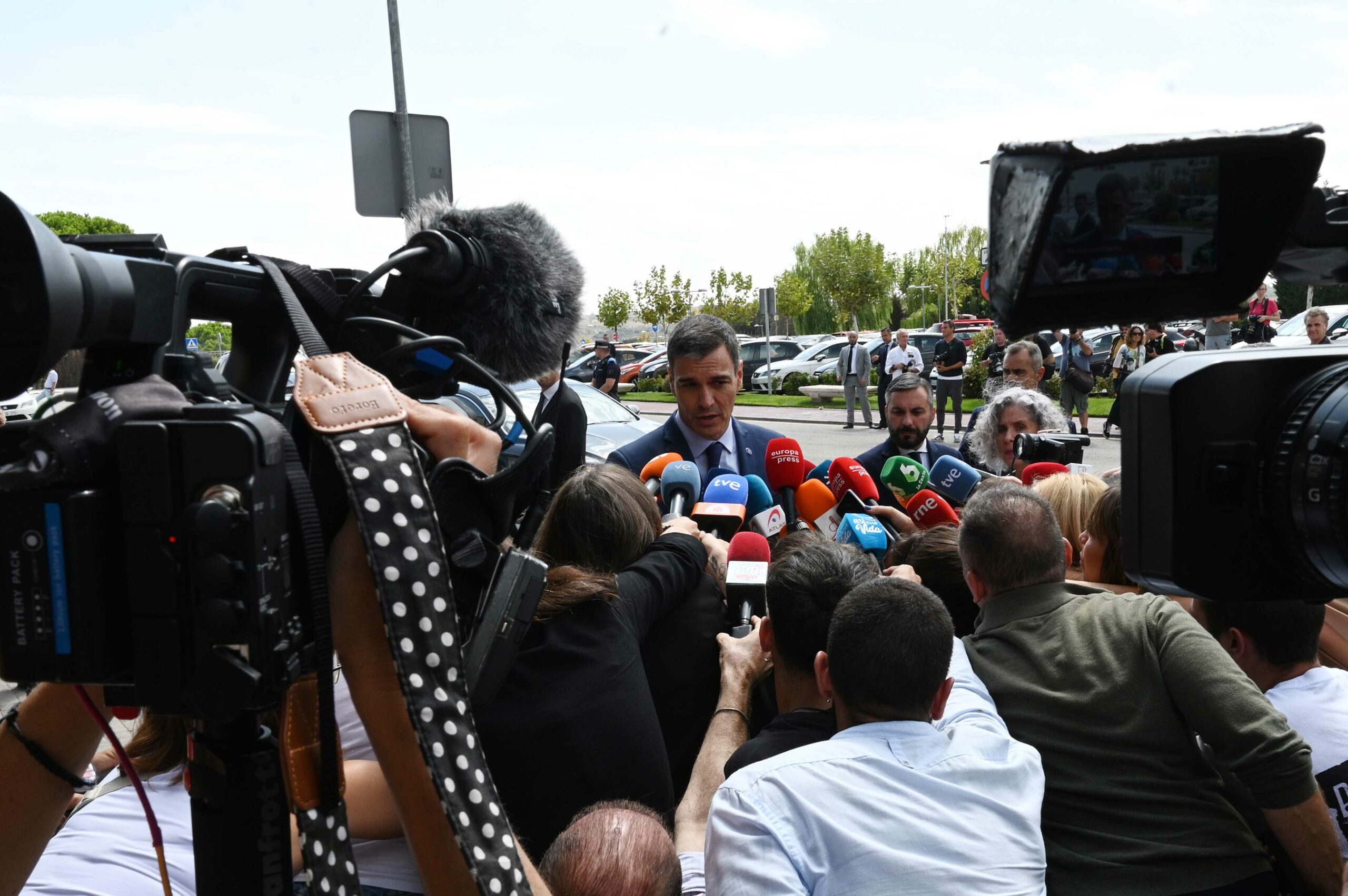 La Moncloa. 05/09/2023. Pedro Sánchez visita la capilla ardiente de María Teresa Campos [Presidente/Actividad]
