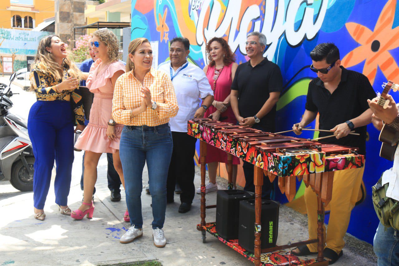 Lili Campos develó el muro “La Bamba por Playa” – H. Ayuntamiento de Solidaridad