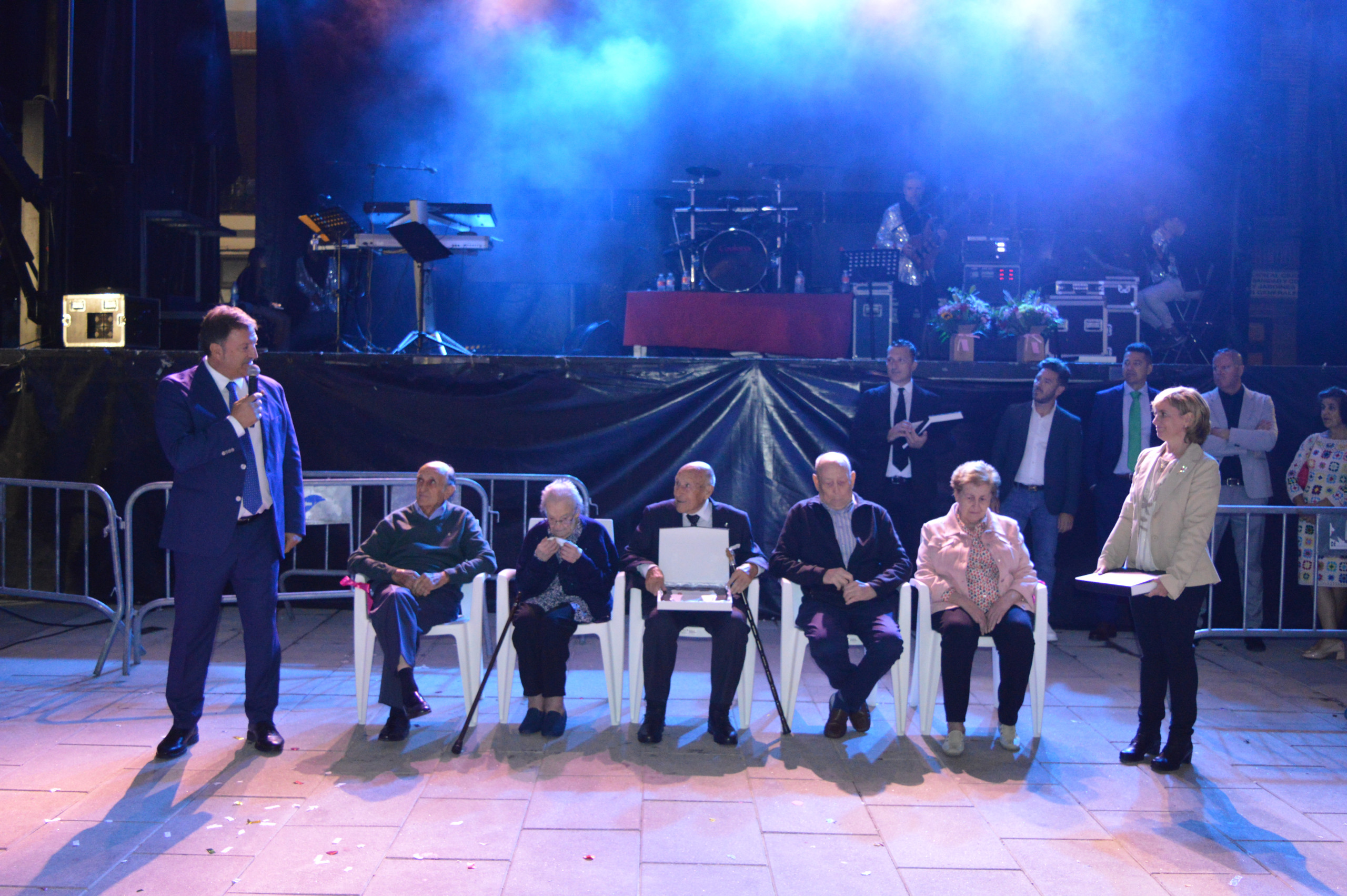 Los mayores más longevos de Humanes reciben un reconocimiento del Ayuntamiento