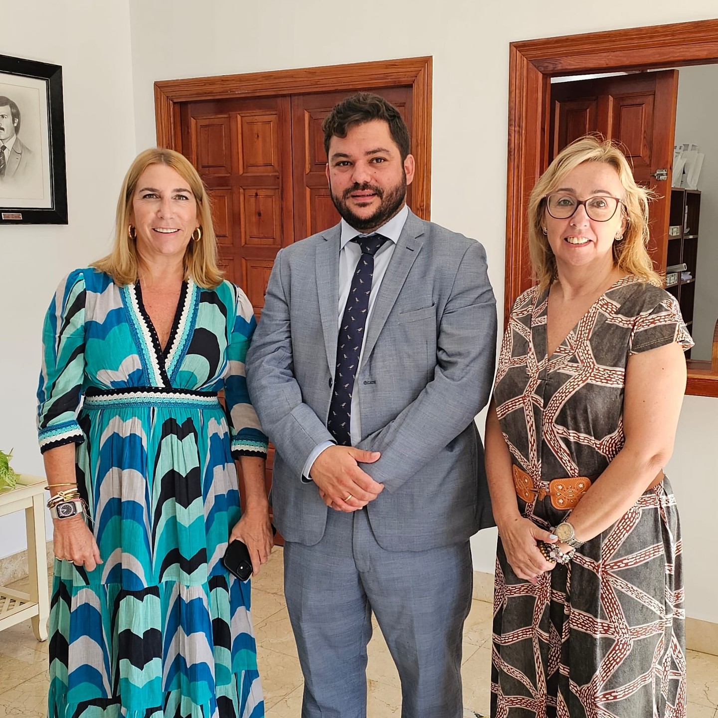 Visita a Arcos de la Delegada Territorial de Economía, Hacienda, Fondos Europeos, Política Industrial, Energía y Minas de la Junta de Andalucía, Inmaculada Olivero