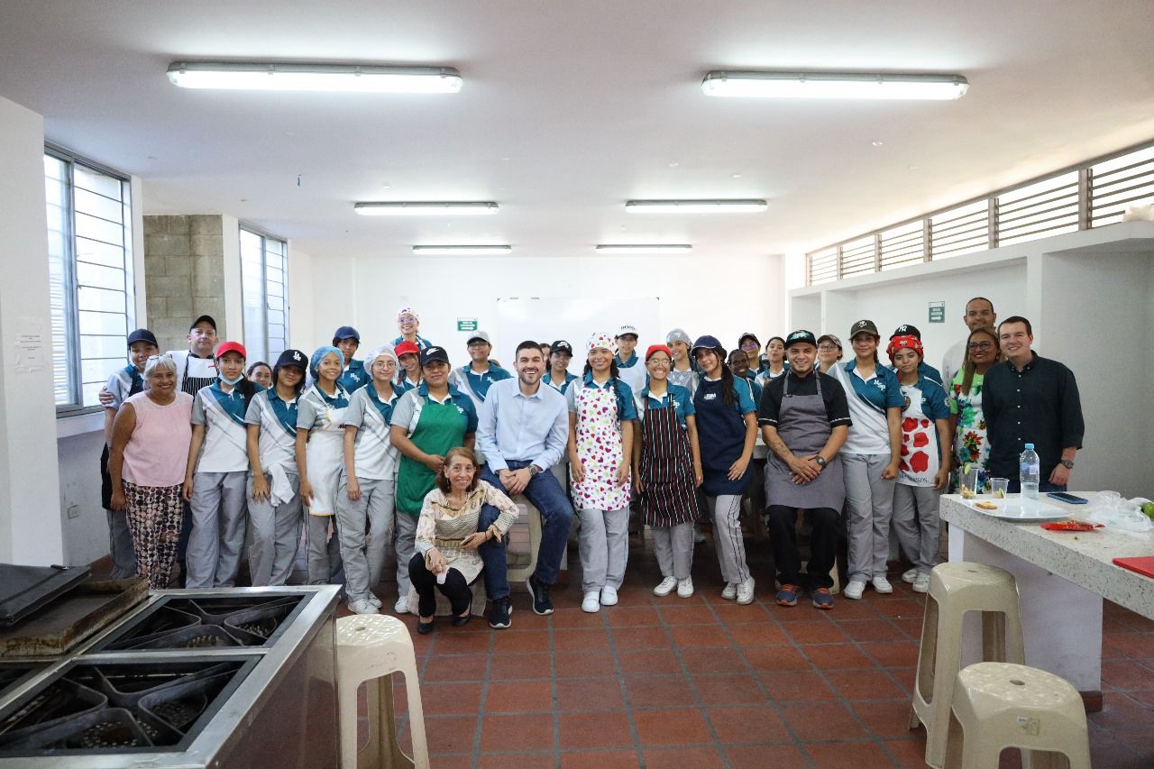 Alcalde de Palmira visitó a jóvenes del programa ‘Palmipilos’ en la I.E. Nuestra Señora del Palmar ¡Conoce los detalles! -