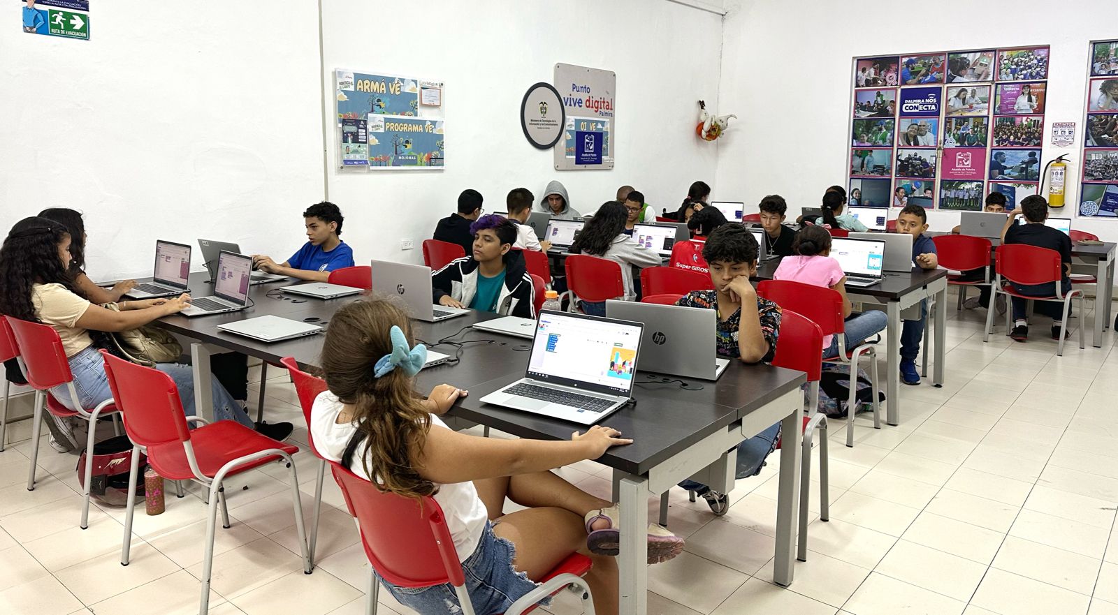 Dotamos de computadores y tablets el Punto Vive Digital del Centro, ¡Conoce más detalles! -