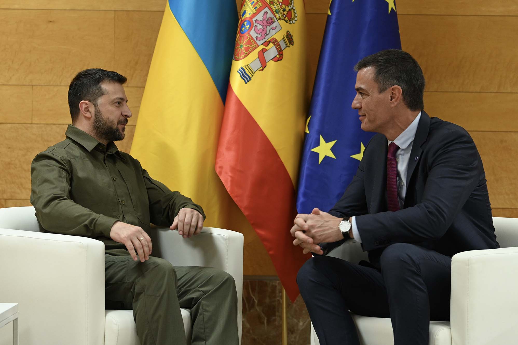 El presidente Sánchez se reúne con Zelenski en Granada y le reitera el apoyo de España a una paz justa y duradera en Ucrania