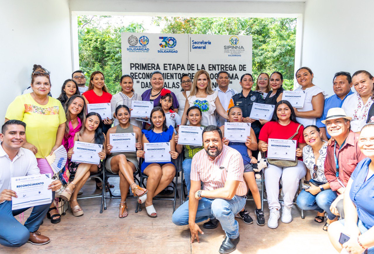 Entrega Lili Campos reconocimientos “Dando alas de ternura” – H. Ayuntamiento de Solidaridad