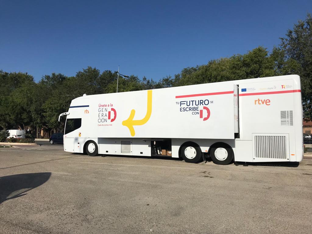 Hasta el 6 de octubre, autobús “GENERACIÓN D” para ayudar a mejorar las habilidades digitales de la población