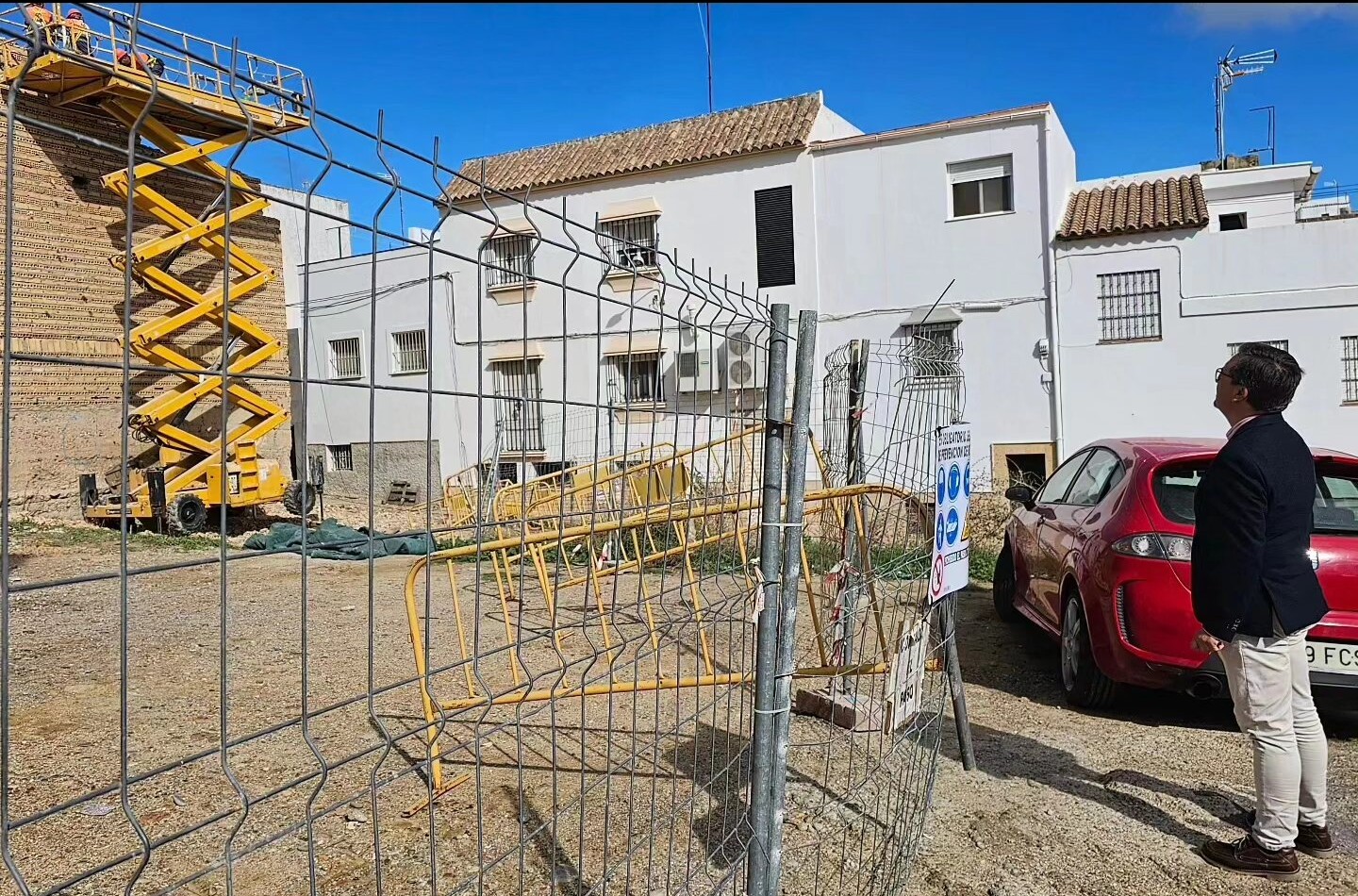 Iniciada la obra de demolición del muro del antiguo «Cine Carrera»