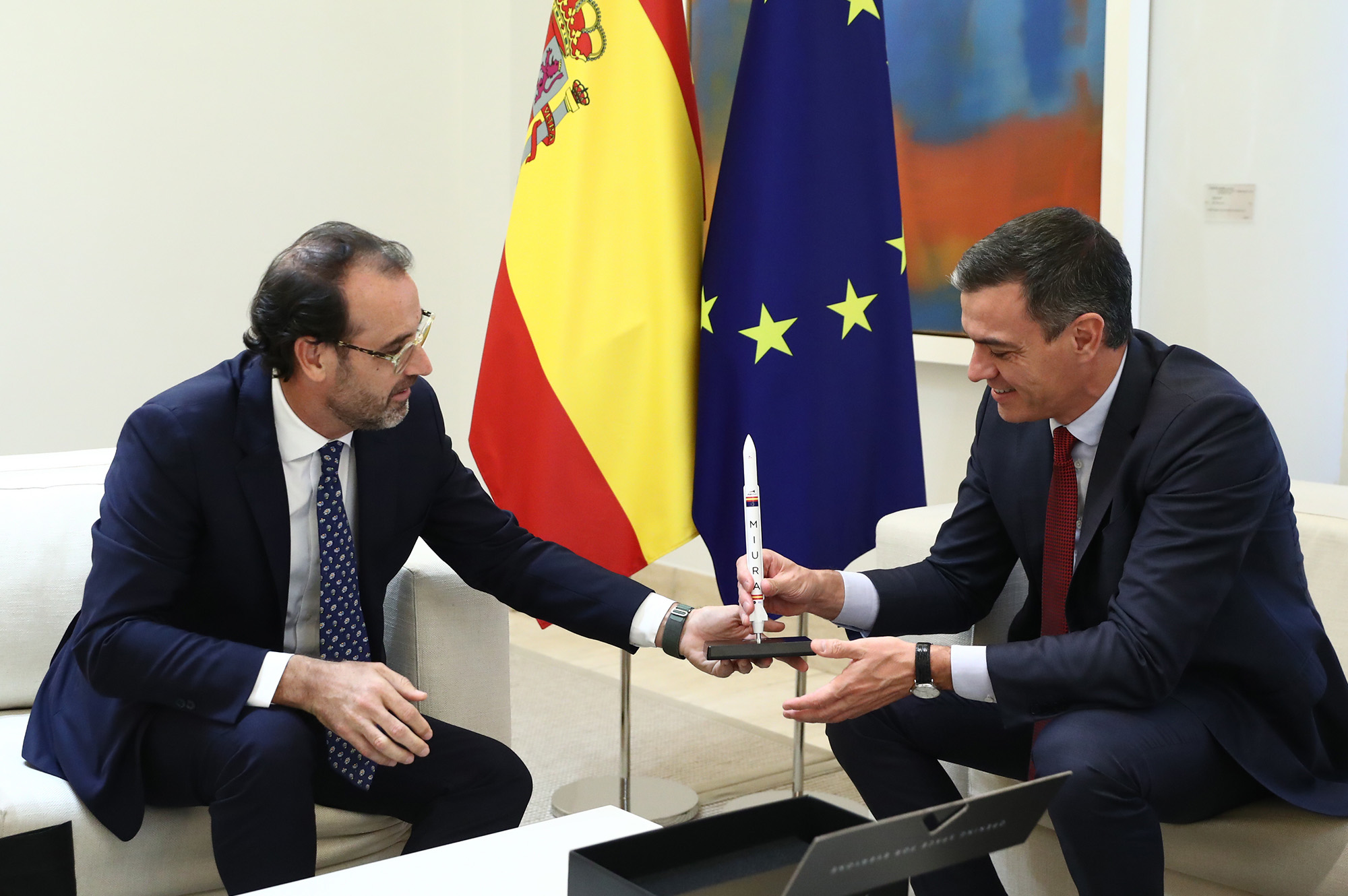 La Moncloa. 11/10/2023. Pedro Sánchez recibe a directivos de la empresa PLD Space, tras el éxito de la misión del 'Miura 1' [Presidente/Actividad]