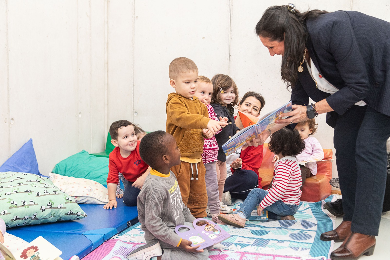 El Ayuntamiento de Zaragoza lanza un nuevo proyecto para fomentar el hábito de lectura entre la primera infancia. Noticia. Ayuntamiento de Zaragoza
