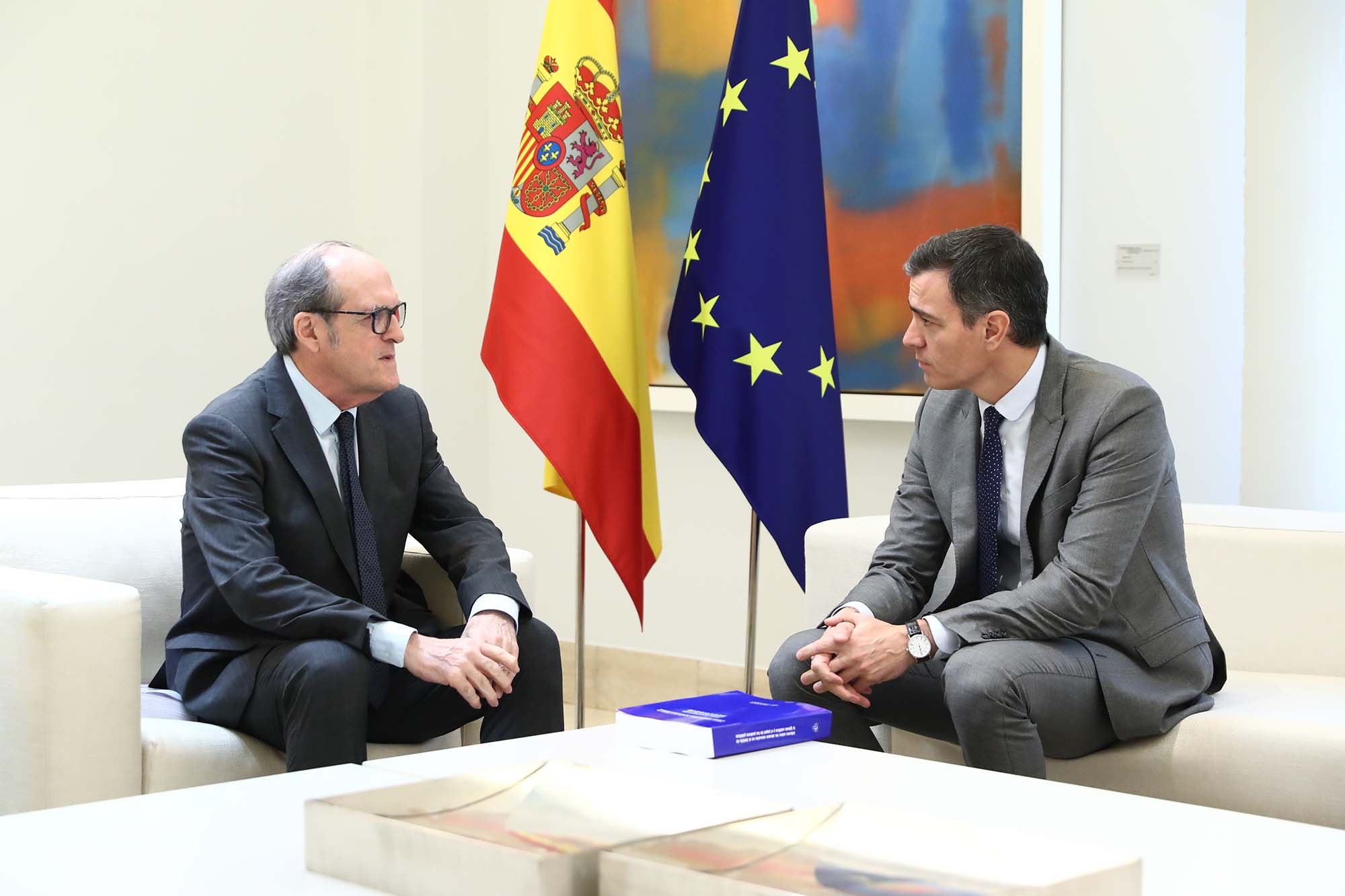El presidente del Gobierno recibe del Defensor del Pueblo el informe sobre los abusos sexuales en la Iglesia
