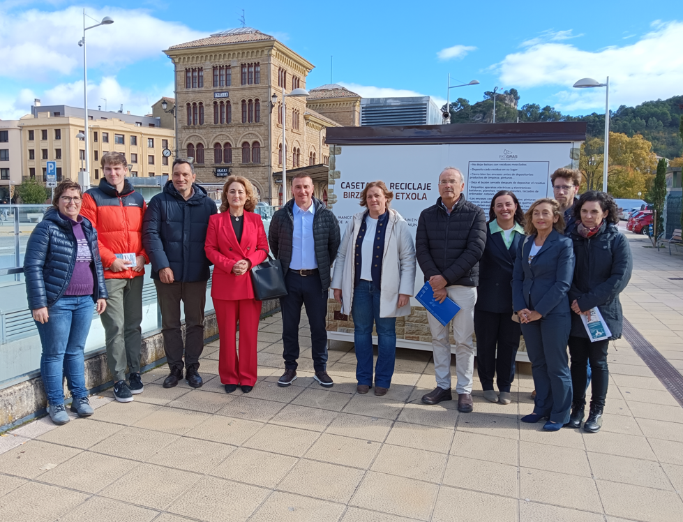 Mancomunidad de Montejurra instala una ‘Caseta del Reciclaje’ junto a la estación de autobuses para el depósito de pequeños residuos especiales domésticos – Ayuntamiento Estella-Lizarra Udala