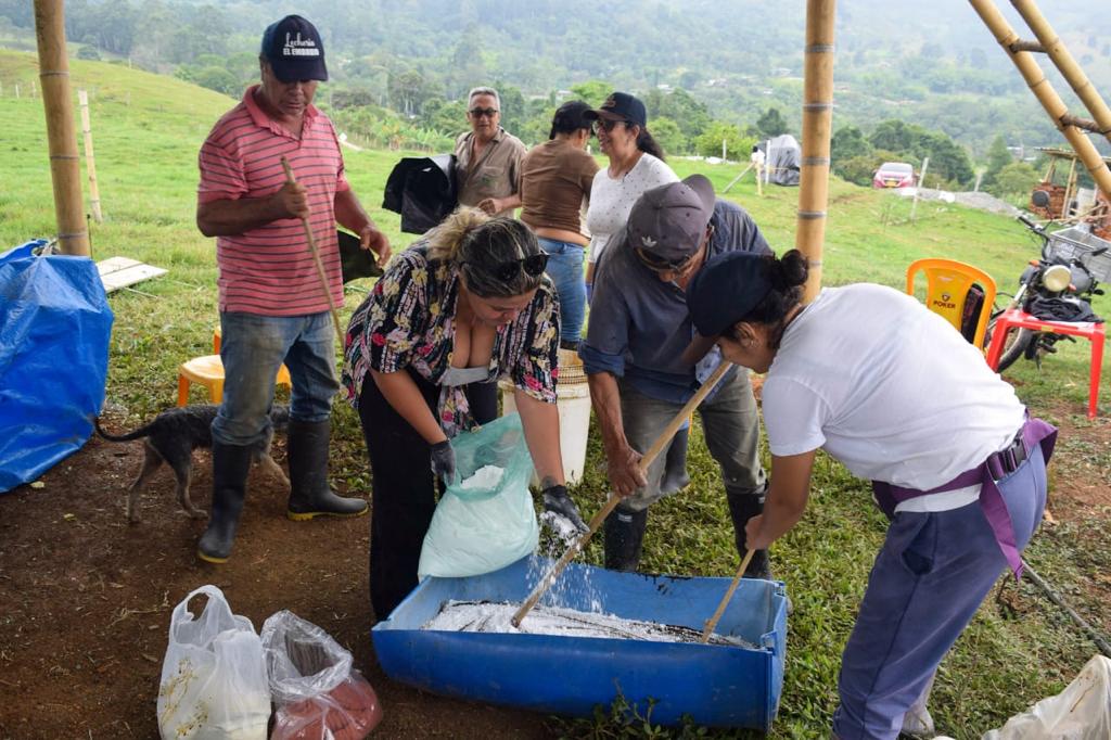 Realizamos taller de forraje y ensilaje en la Quisquina para fortalecer a los ganaderos de la zona y garantizar alimentación a los animales -