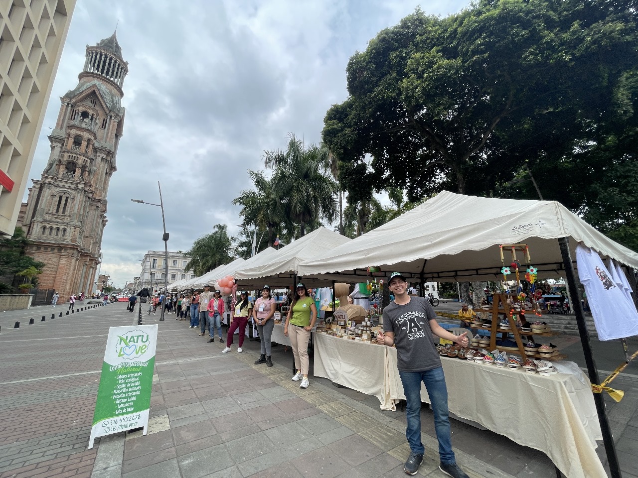 ¡22 jóvenes emprendedores palmiranos participaron en la vitrina comercial de la Semana Pazos! -