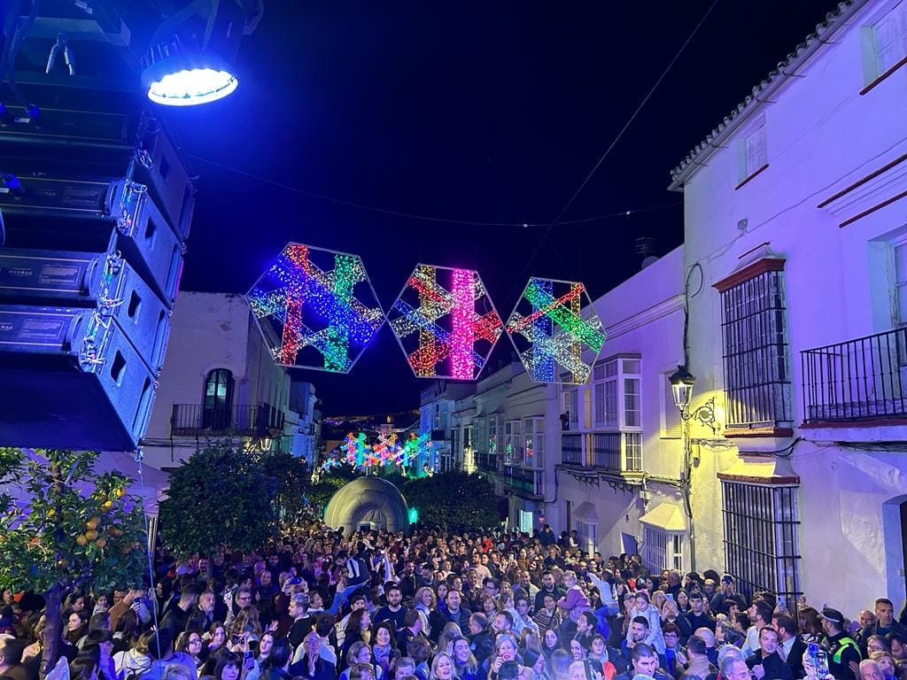 Arcos ya luce alumbrado extraordinario de Navidad