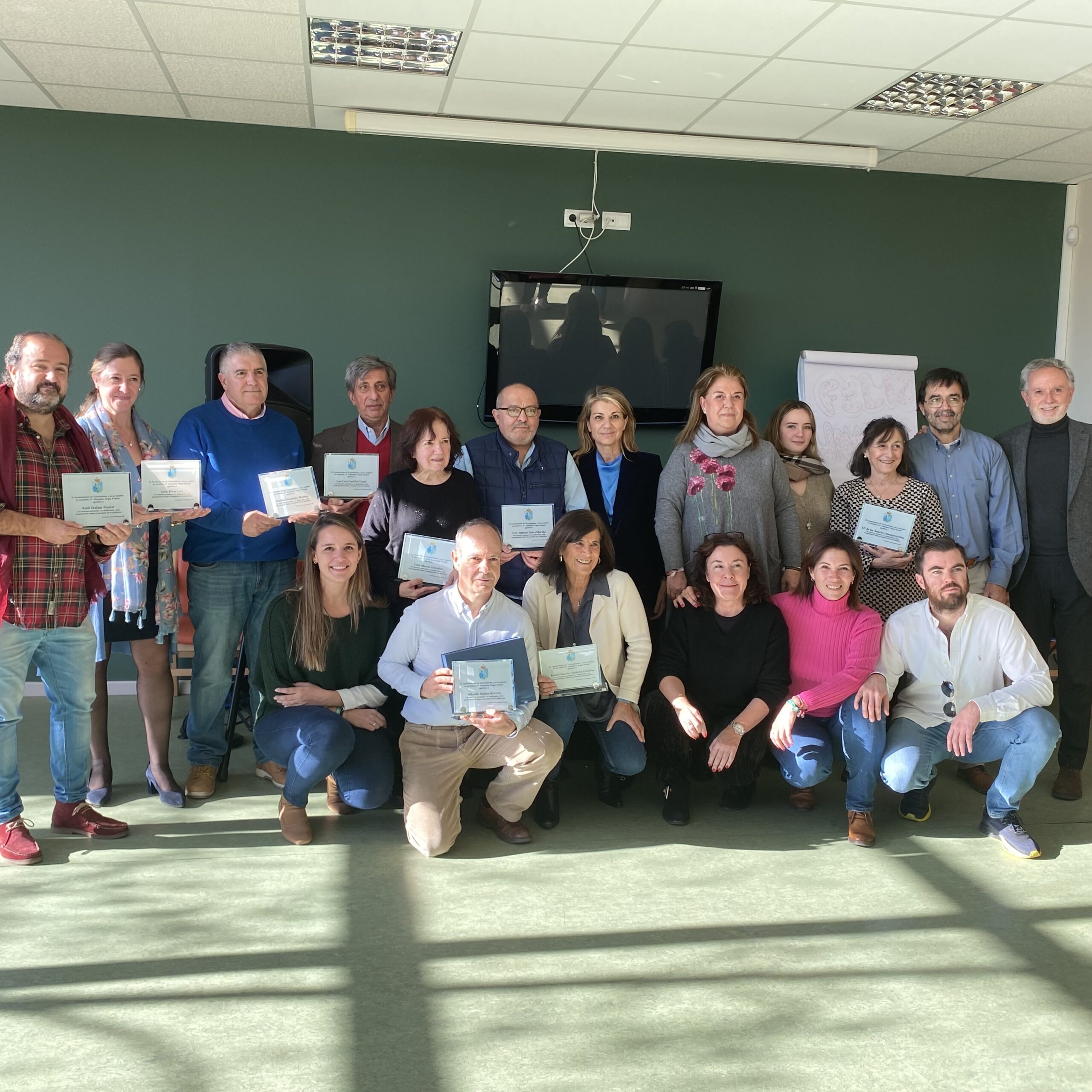 Diez empleados municipales reciben placas en reconocimiento a su labor