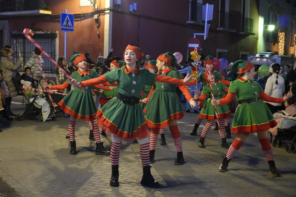 [FOTOS]: Gran desfile de Papá Noel en Quintanar de la Orden a cargo de la Escuela de Danza María Mota