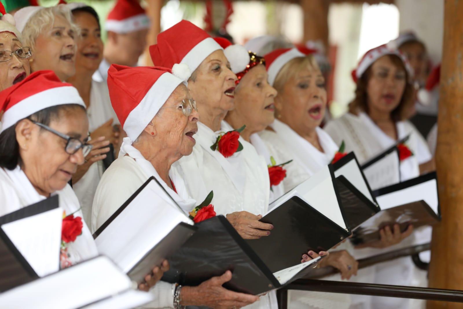 Festejo navideño con las socias y socios del Club del Adulto Mayor – H. Ayuntamiento de Solidaridad