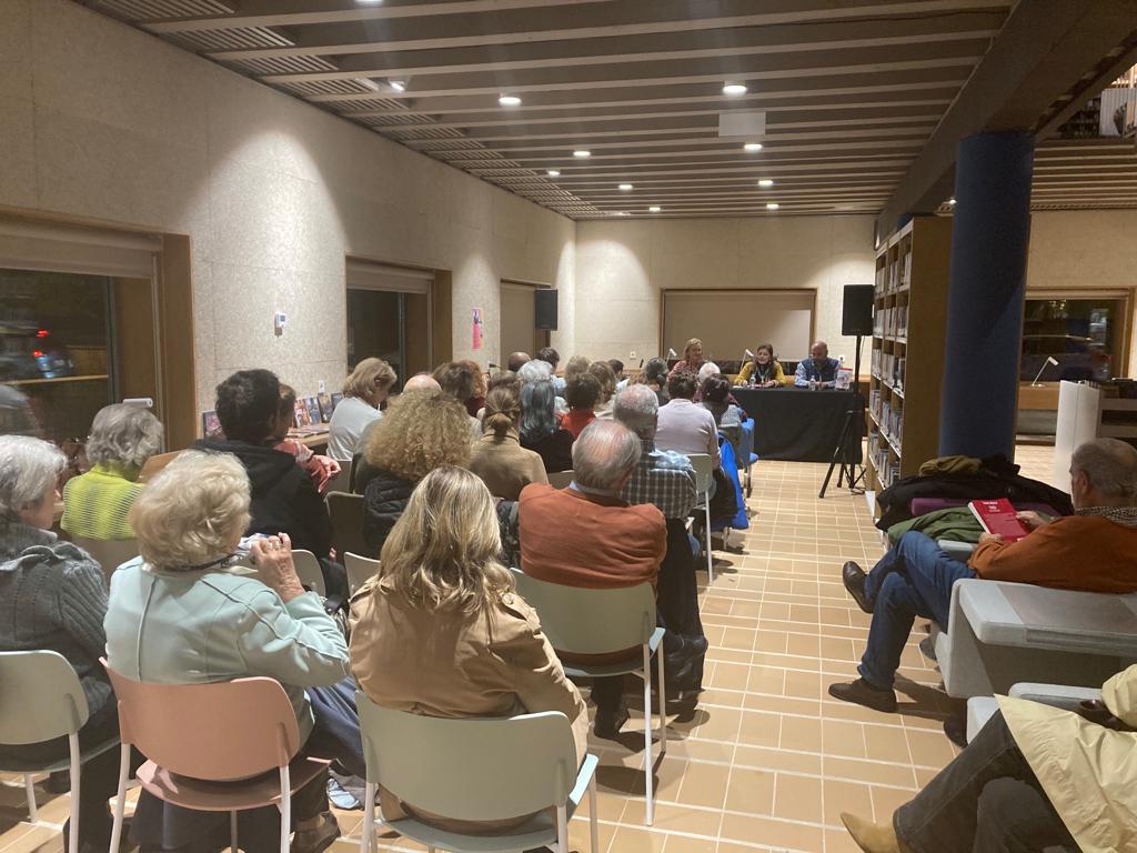 La Caja de Cultura acogió la presentación del libro “Hada, juegos del destino”