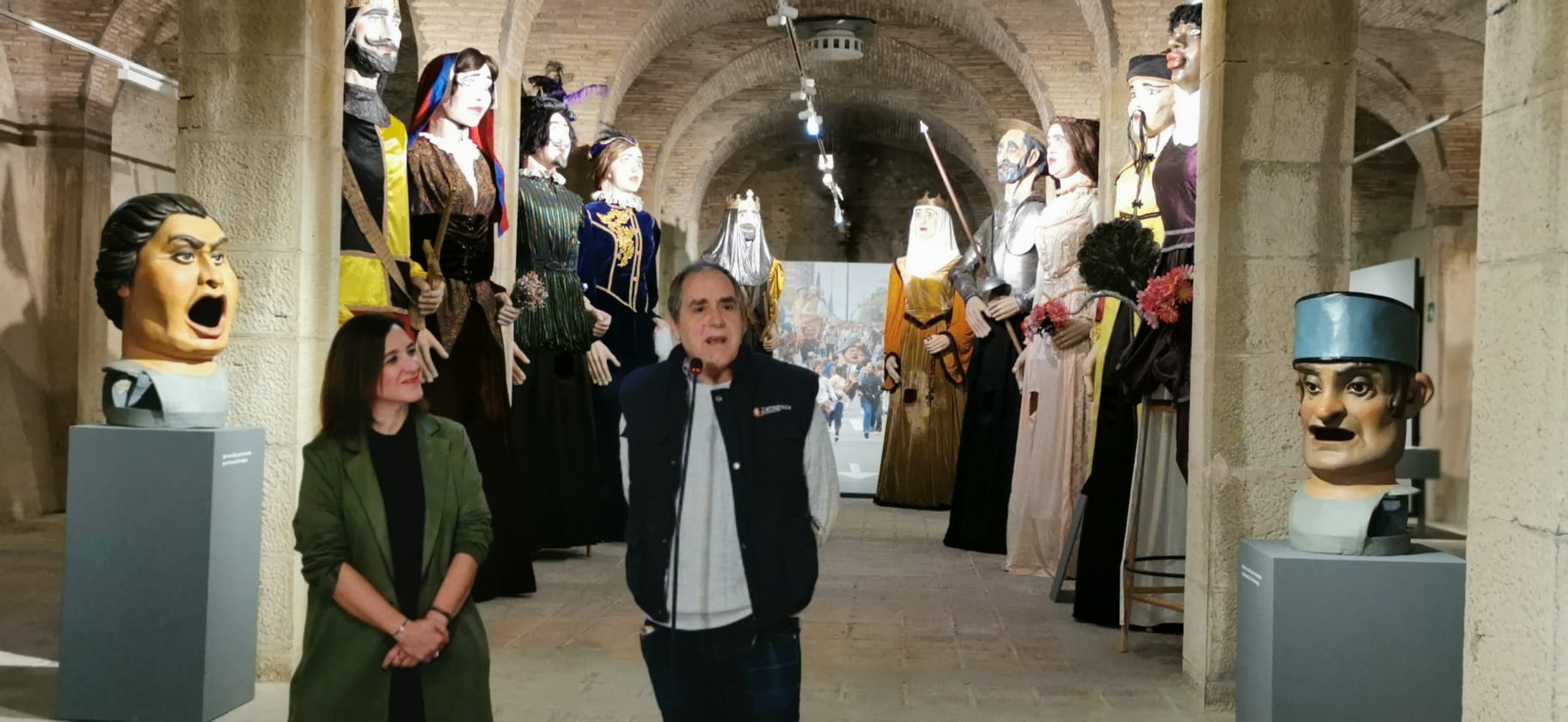 La Comparsa de Gigantes y Cabezudos de 1964 se expone en los Antiguos Depósitos Pignatelli. Noticia. Ayuntamiento de Zaragoza