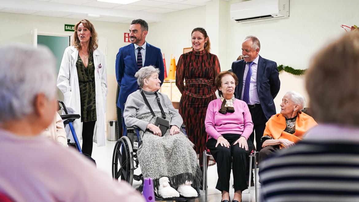 La Comunidad de Madrid celebra la segunda edición de Navidad en compañía, un proyecto que persigue combatir la soledad de los mayores en estas fechas