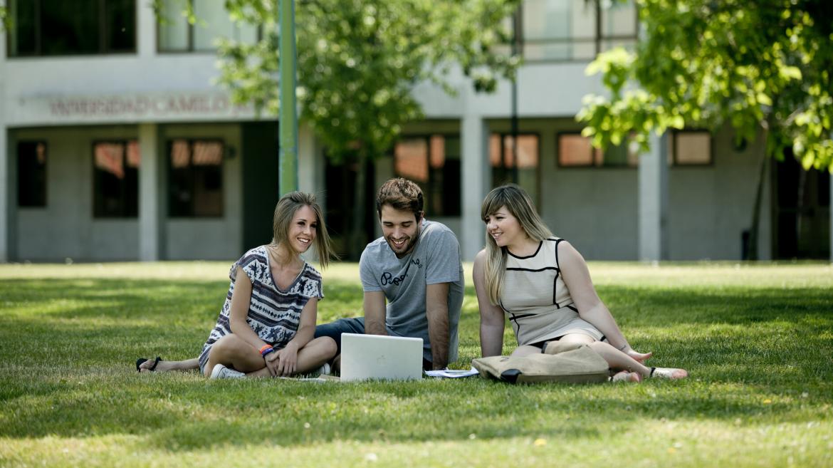 La Comunidad de Madrid invierte 19,2 millones en las universidades públicas para compensar la bajada de tasas