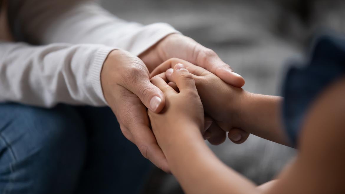 La Comunidad de Madrid aumenta más de un 30% las ayudas a familias acogedoras a partir del 1 de enero