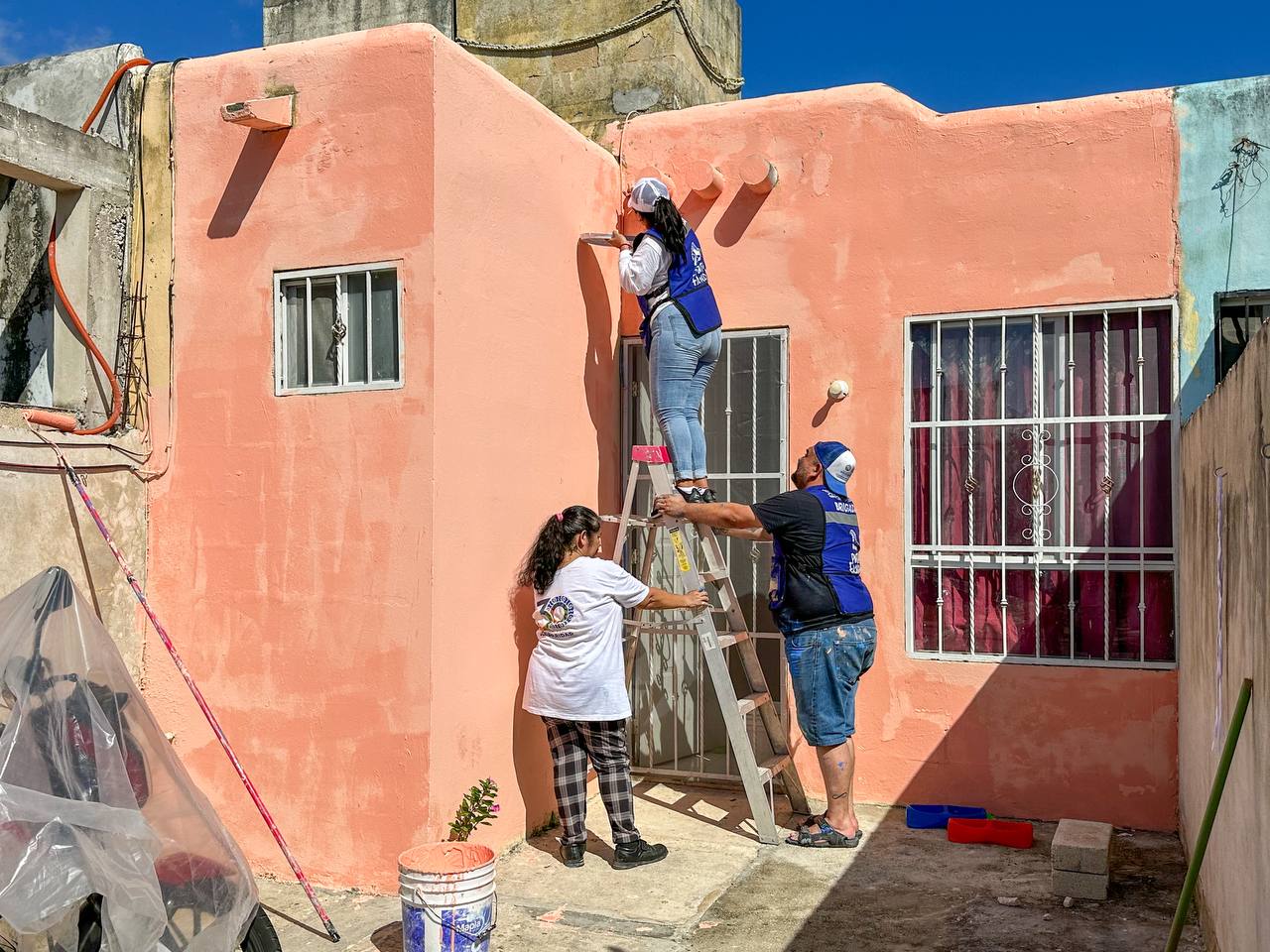 “Pinta tú Fachada” llegó a Villas del Sol – H. Ayuntamiento de Solidaridad