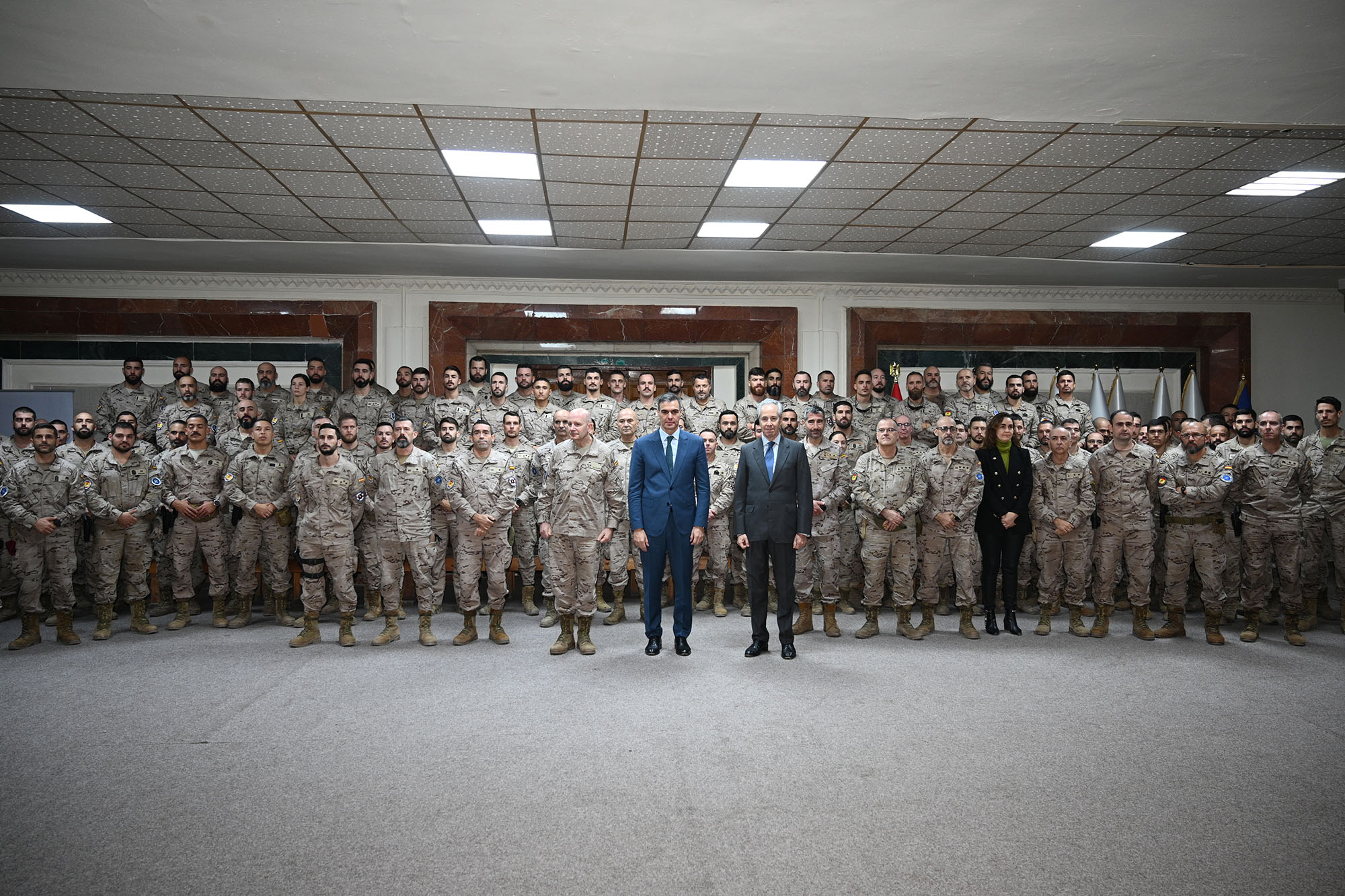 Sánchez visita en Irak a las tropas españolas desplegadas en la Misión de la OTAN y se reúne con el primer ministro Al Sudani