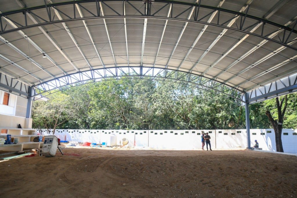 Constata Lili Campos avances en renovación de parque y domo – H. Ayuntamiento de Solidaridad
