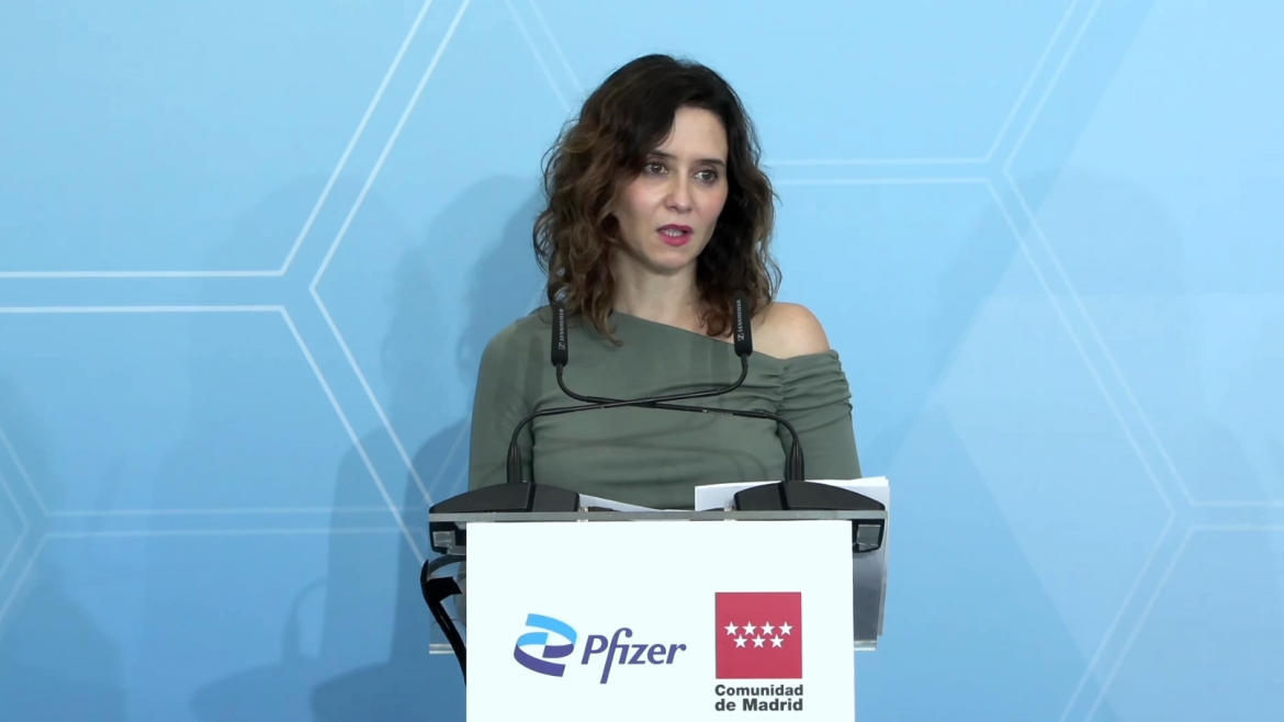 Díaz Ayuso sitúa a la Comunidad como clave para la industria farmacéutica y biotecnológica, que da trabajo a 30.000 personas en la región
