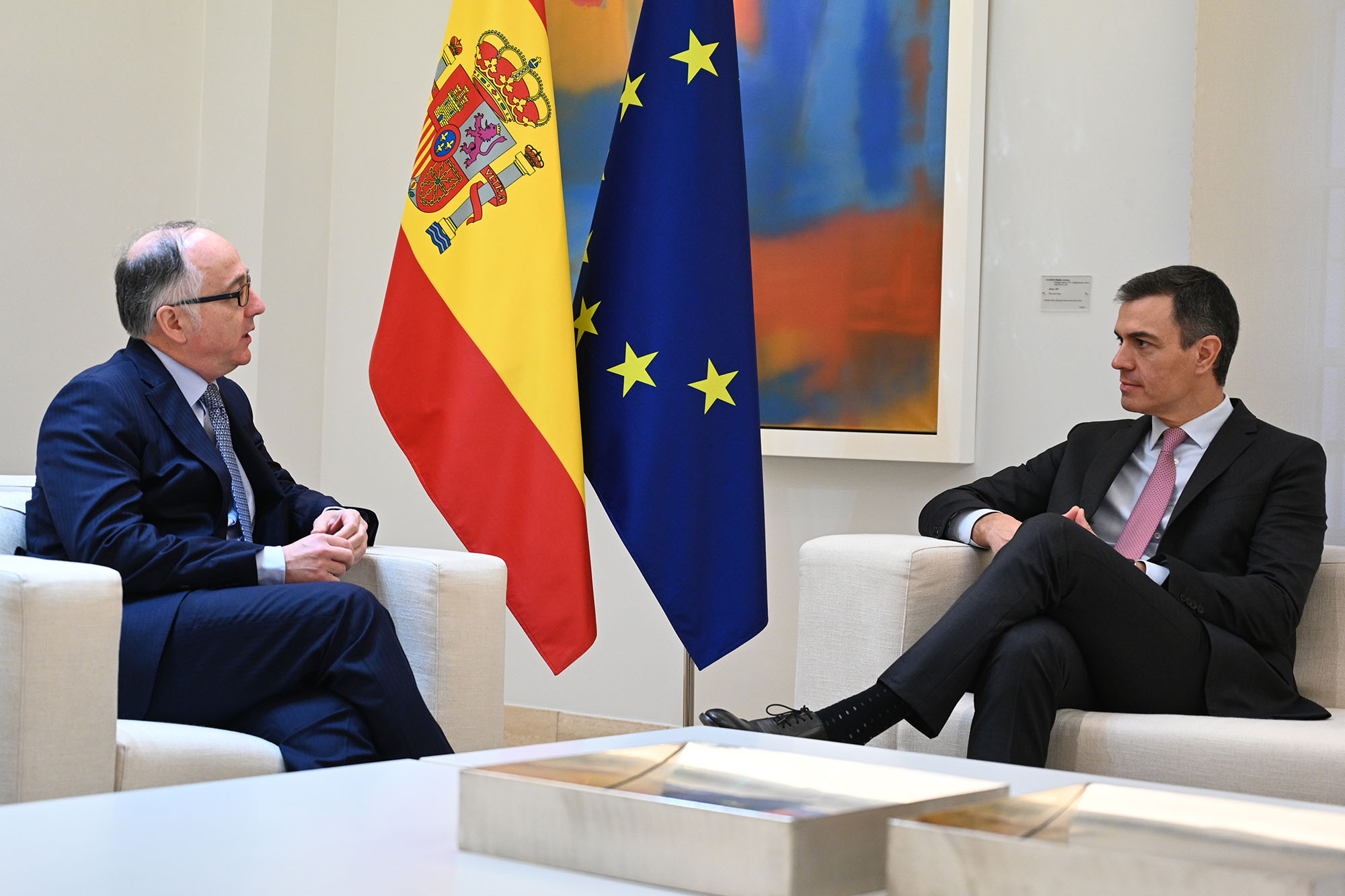 Pedro Sánchez aborda con el consejero delegado de IAG, Luis Gallego, la inversión de 6.000 millones de euros del grupo en España en los próximos años