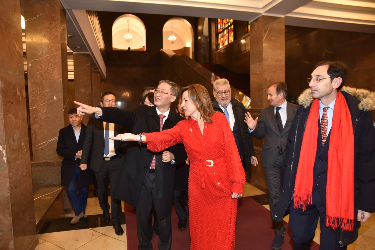Zaragoza celebra el Año Nuevo Chino 2024 con un desfile oriental y la alcaldesa recibe al embajador chino en España. Noticia. Ayuntamiento de Zaragoza