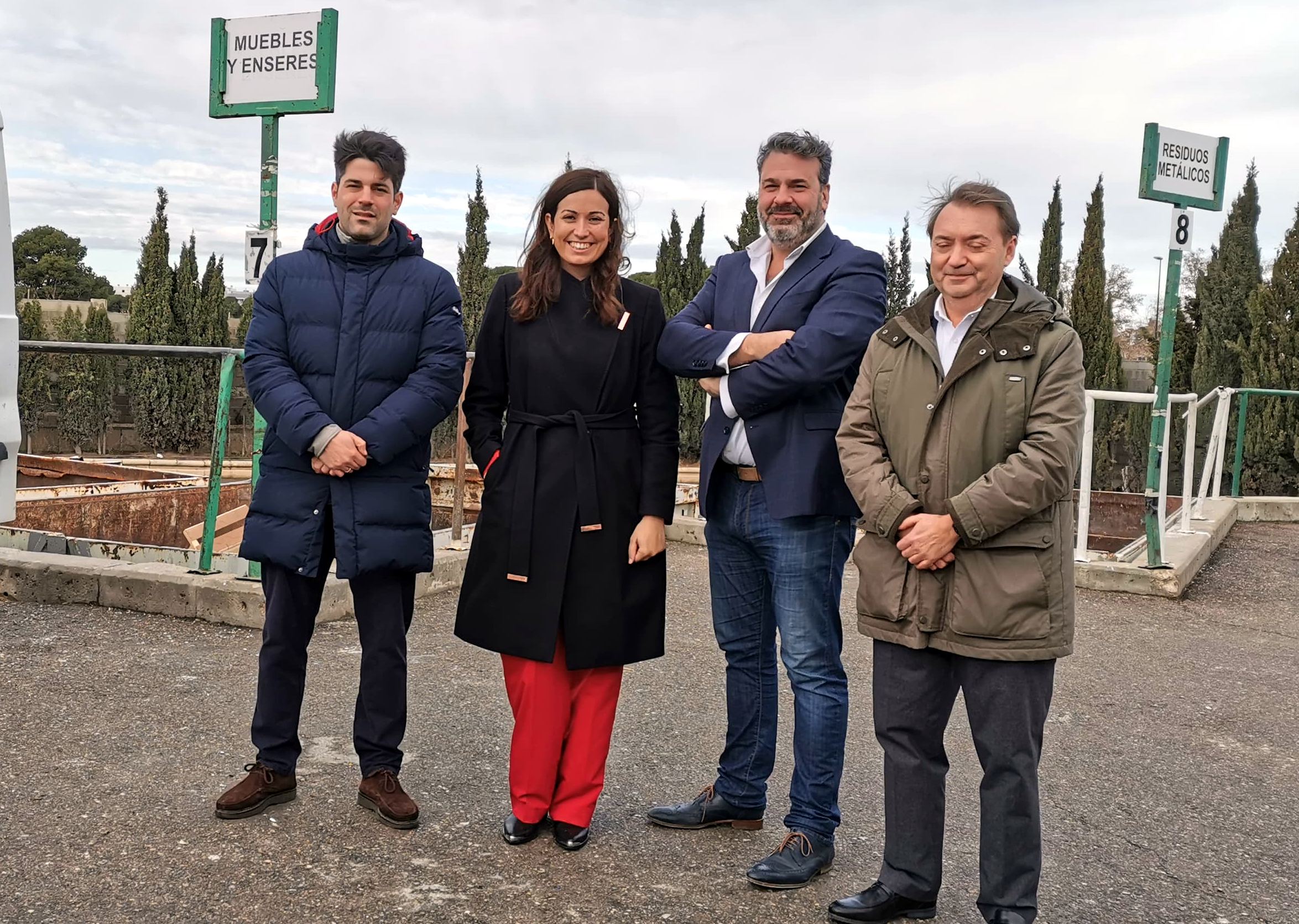 Acuerdo con ACOMZA para que los muebles usados retirados de domicilios sean llevados directamente a los puntos limpios fijos. Noticia. Ayuntamiento de Zaragoza