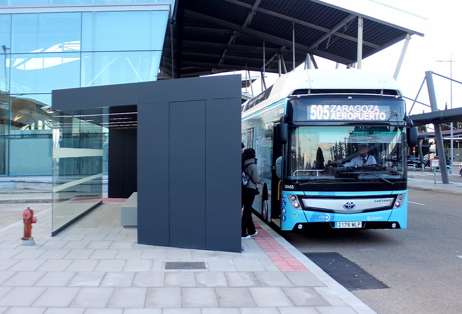 Cerca de 9.000 viajeros utilizan la nueva línea de bus al aeropuerto en sus dos primeros meses