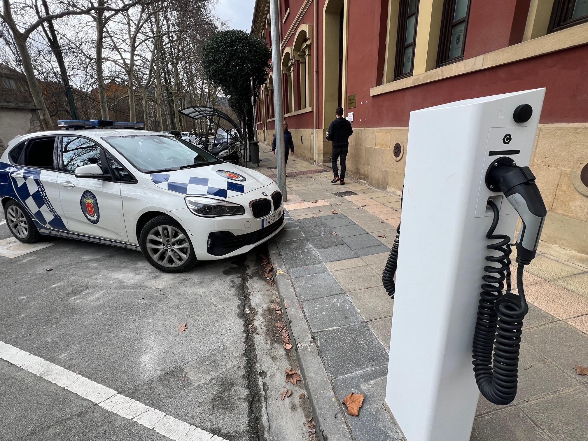 El Ayuntamiento instala tres puntos de recarga para los coches eléctricos de su flota – Ayuntamiento Estella-Lizarra Udala